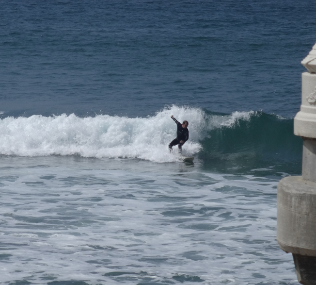 surfing-near-mb-pier