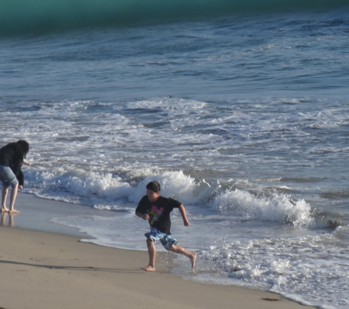 manhattan-pier-view-running-kid