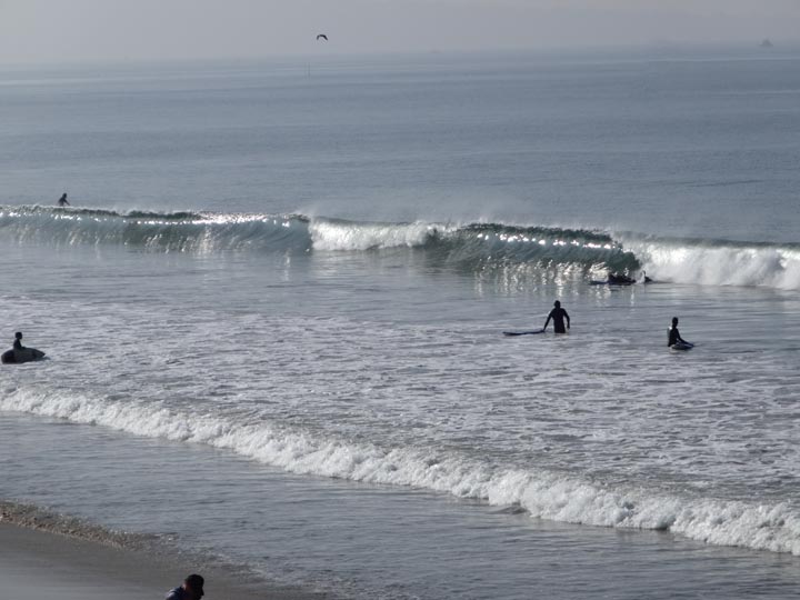 hermosa-sat-waves-sunny-beach-scene