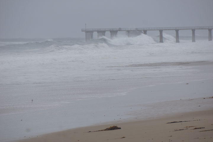 hermosa-pier-closed-high-surf
