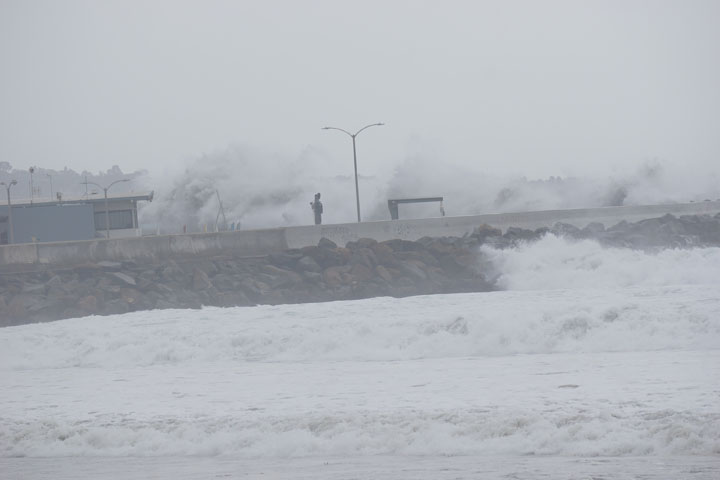 herondo-break-wall-big-splash