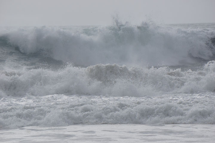high-surf-in-sun-hermosa