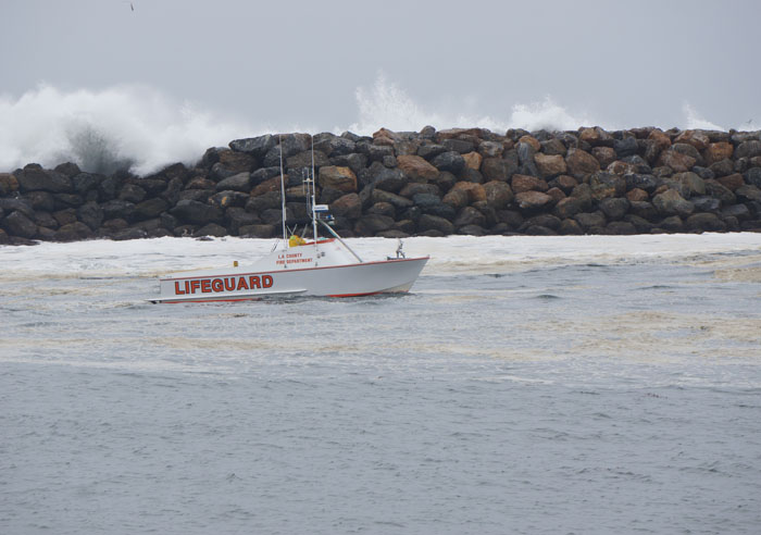 lifeguard-boat-redondo-harbor-high-surf