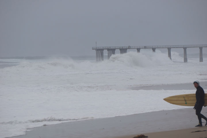 surfer-helmet-high-surf-hermosa
