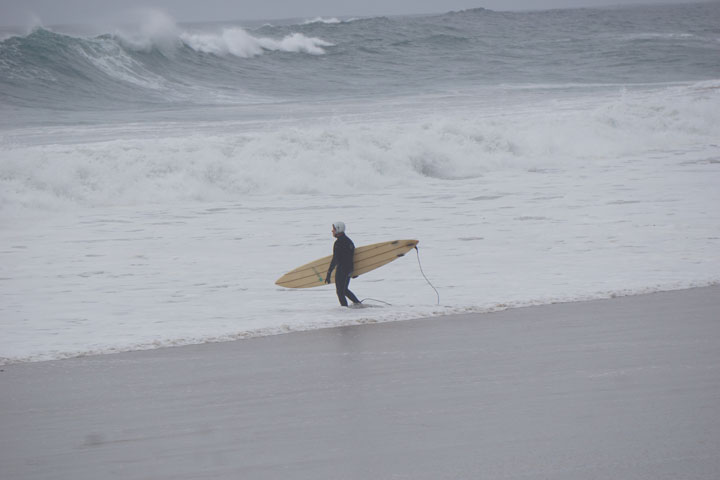 surfer-helmet-storm-hermosa-entering-waves