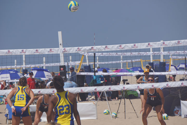 beach-volleyball-womens-collegiate-hermosa