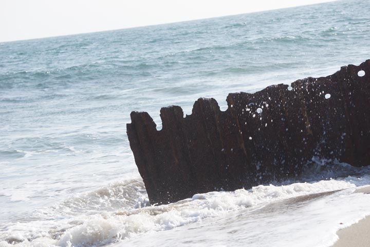 rusted-beach-fence-topanga-splash