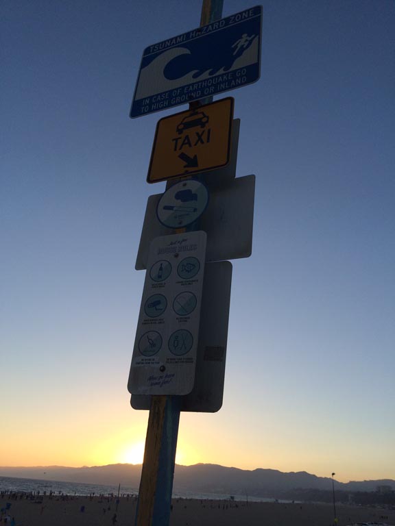 santa-monica-pier-house-rules-sign