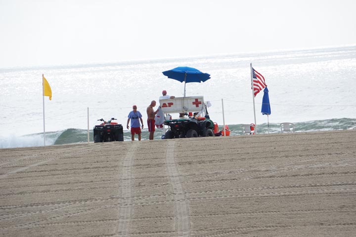 asbury-park-lifeguards-cloudy-morning