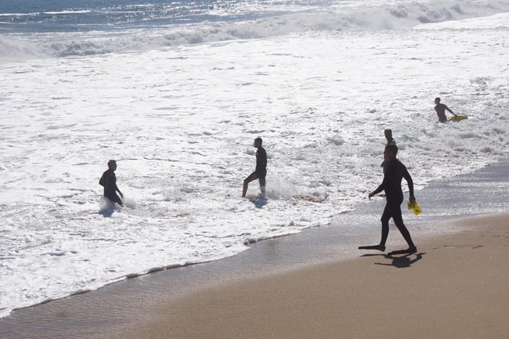 body-surfers-going-in-wedge-newport-beach-big-swells-hurricane-marie