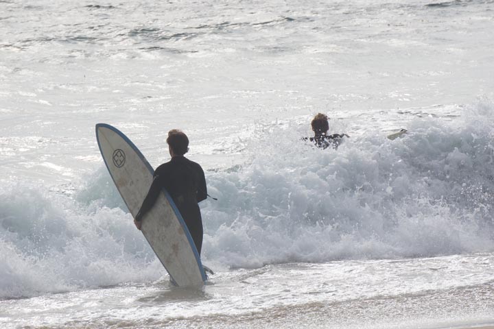el-porto-surfer-guys-august-going-in