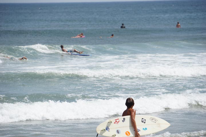 jersey-surfer-boy-surveying-wave-action