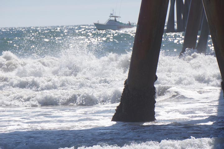 venice-baywatch-lifeguard-boat-big-swells-pier