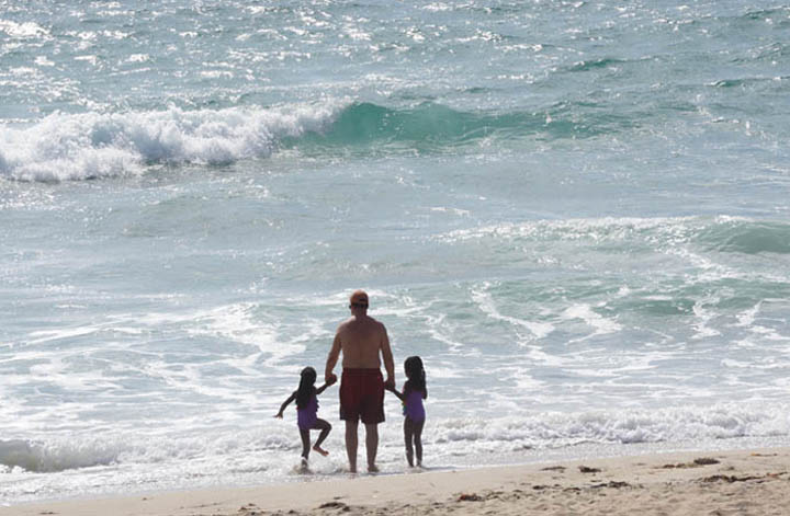 girls-ready-dive-in-manhattan-beach