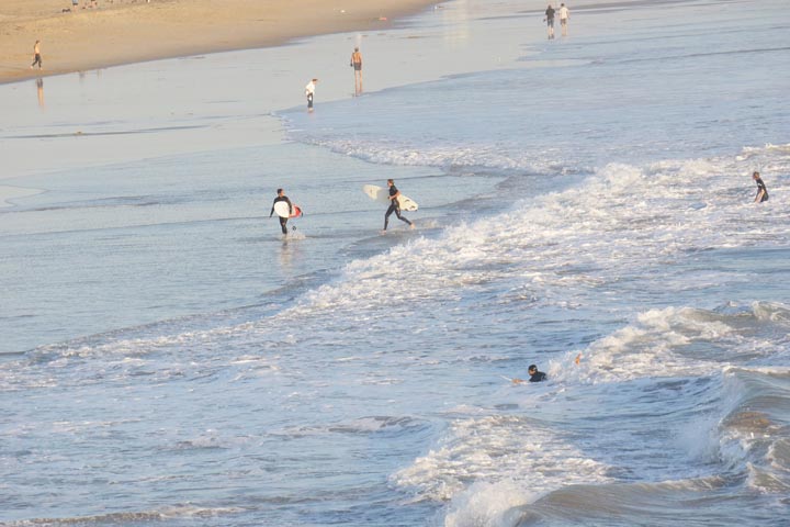 catching-up-surfers-huntington