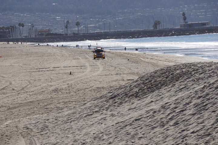 lifeguard-truck-new-years-eve-2014-hermosa