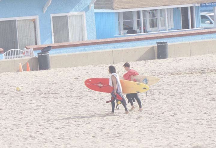 surfers-headed-strand-hermosa