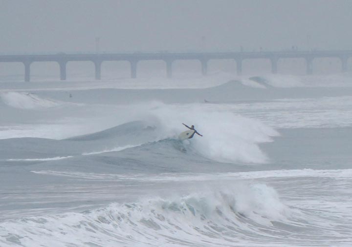 foggy-morning-surfing-north-hermosa-pier