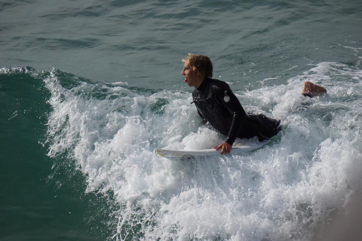 hermosa-surfer-pier-taking-pass