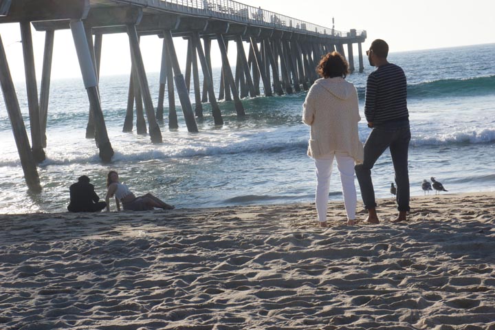 photo-shoot-by-hermosa-pier-onlookers