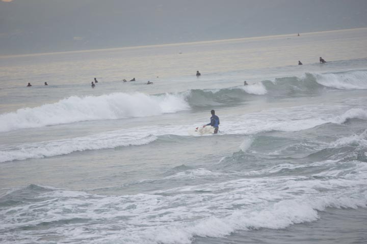 surf-crowd-el-porto-jan