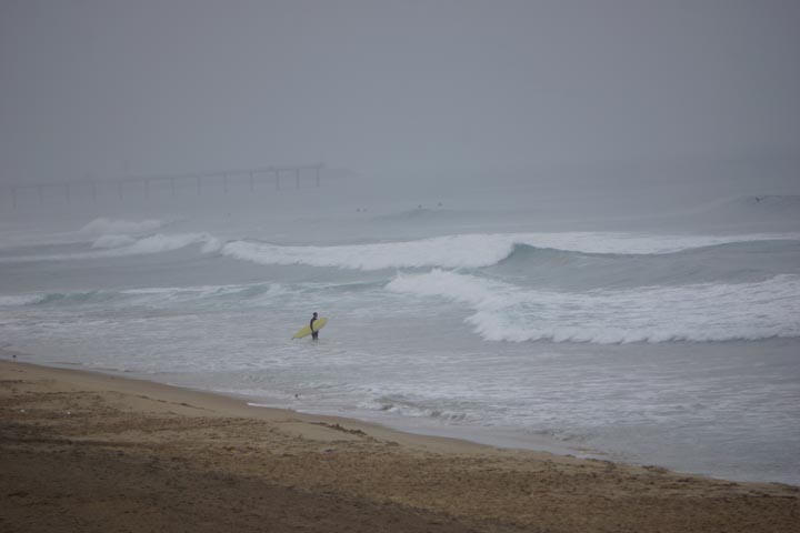 surfer-south-manhattan-pier-rainy-day