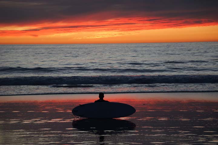 viewing-vibrant-sunset-hermosa-surfer