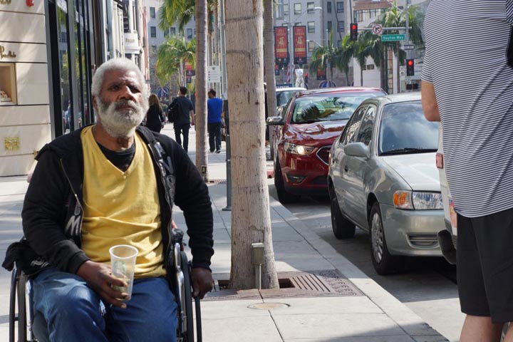 rodeo-drive-starbucks-wheelchair