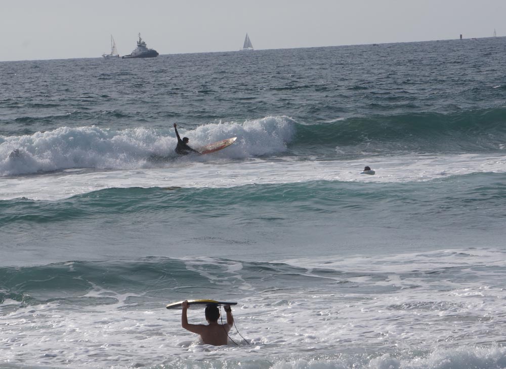 el-porto-surfers-boats-mid-march