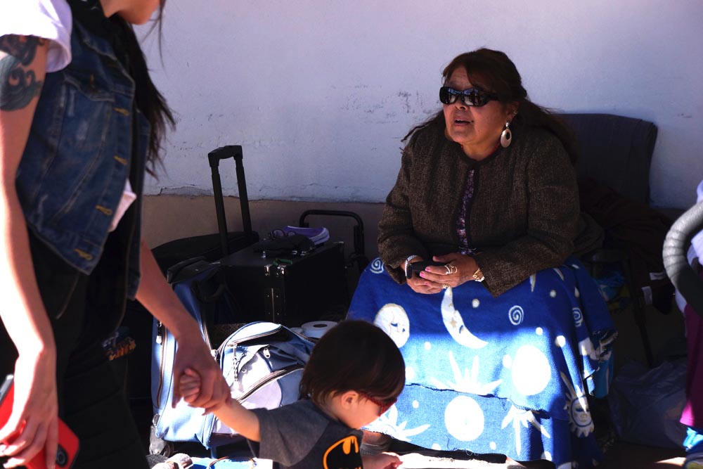 native-lady-sun-moon-blanket-selling-jewelry-santa-fe