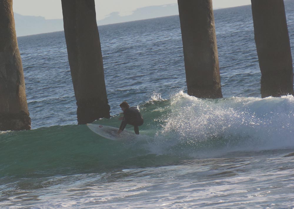 surfer-turning-mb-pier