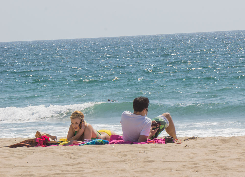 cellphones-el-porto-beach-april