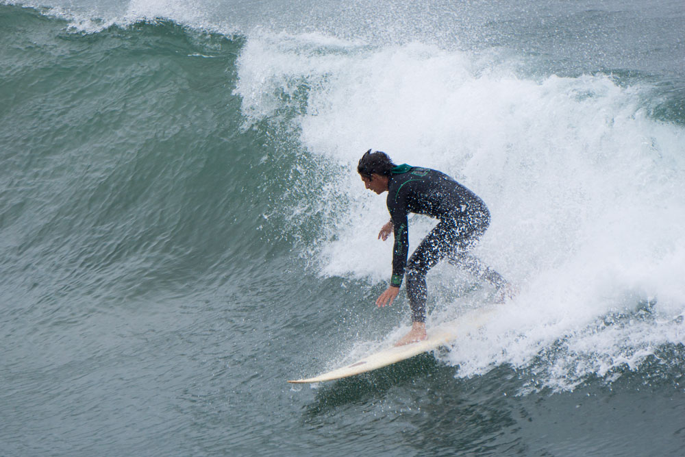 crouching-surf-spray-hermosa