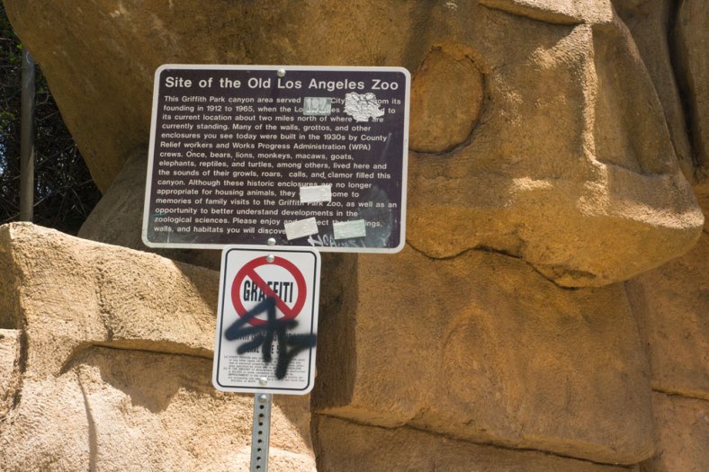 no-graffiti-old-zoo-sign