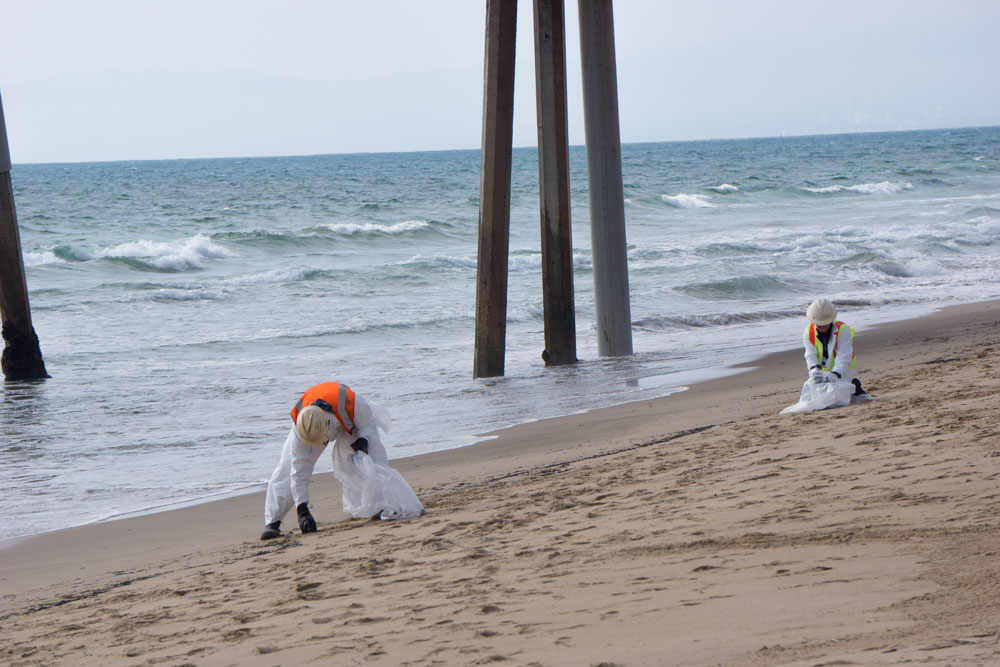 tar-cleanup-hermosa-pier