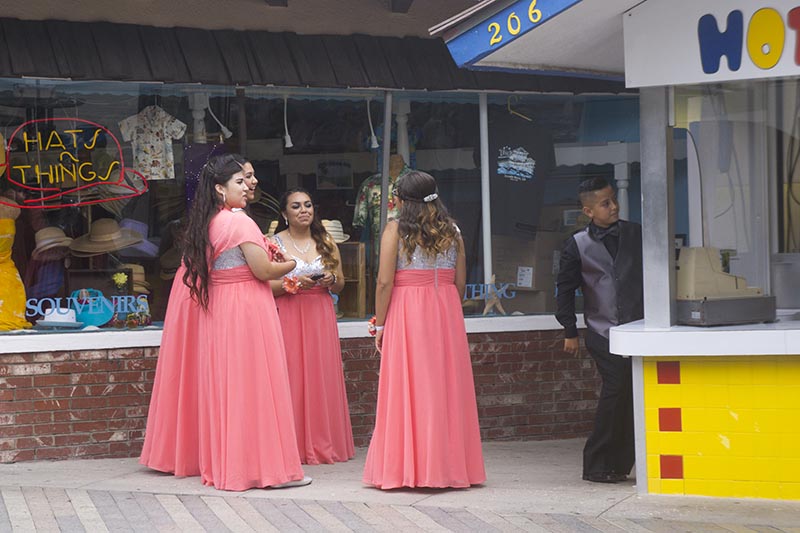 wedding-party-redondo-pier-hot-dog-stick