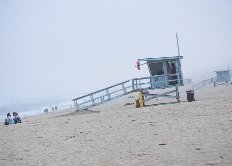 foggy-evening-hermosa-lifeguard-stand
