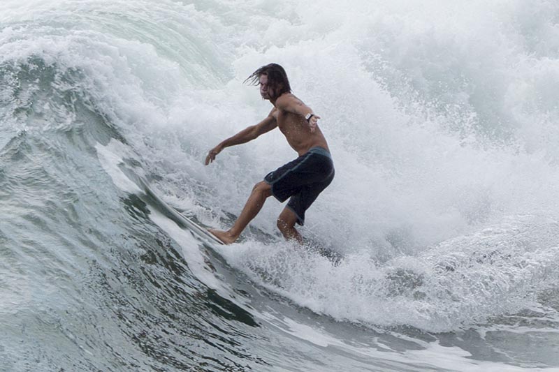 hb-surfer-twisting-sept-wed