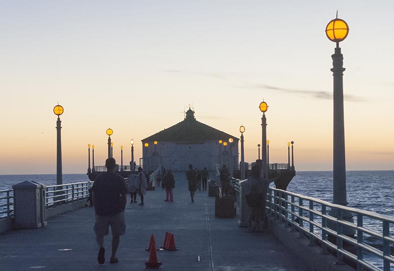 manhattan-beach-pier-twilight-late-oct-lights