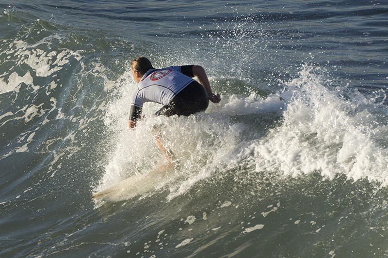 pv-high-school-surfer-crouching