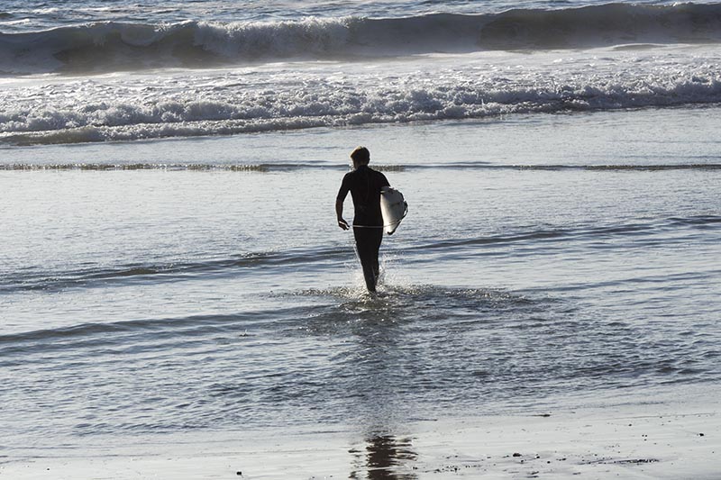 surfer-entering-water-el-porto-oct-sunny