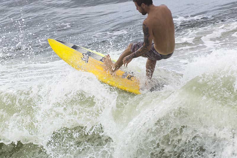 toes-up-by-hermosa-beach-pier-oct-sun