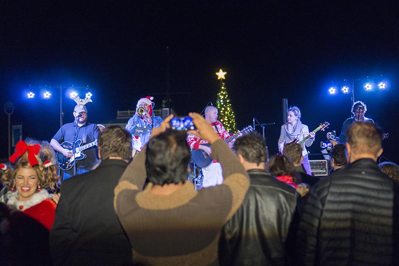 barley-toys-tots-hermosa-dec