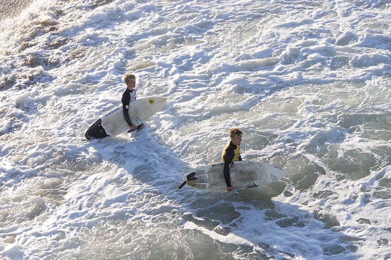 hermosa-surfer-students-dec-morning