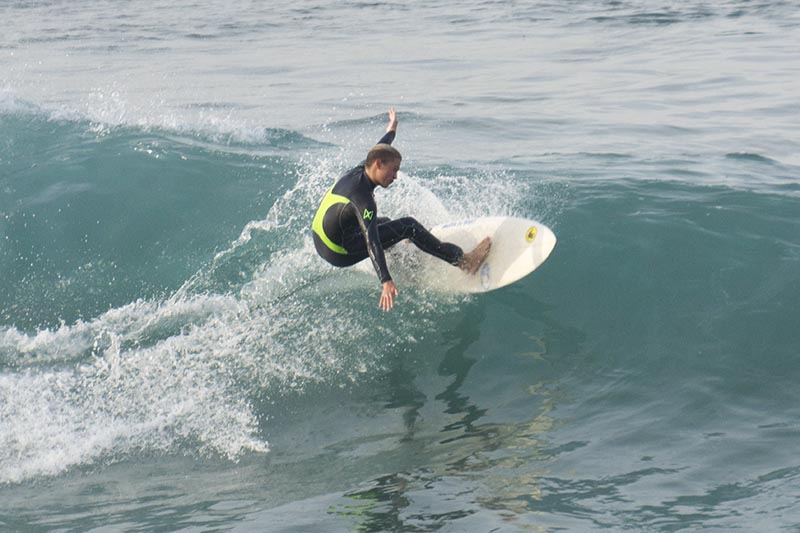 hermosa-surfer-wed-december-morning