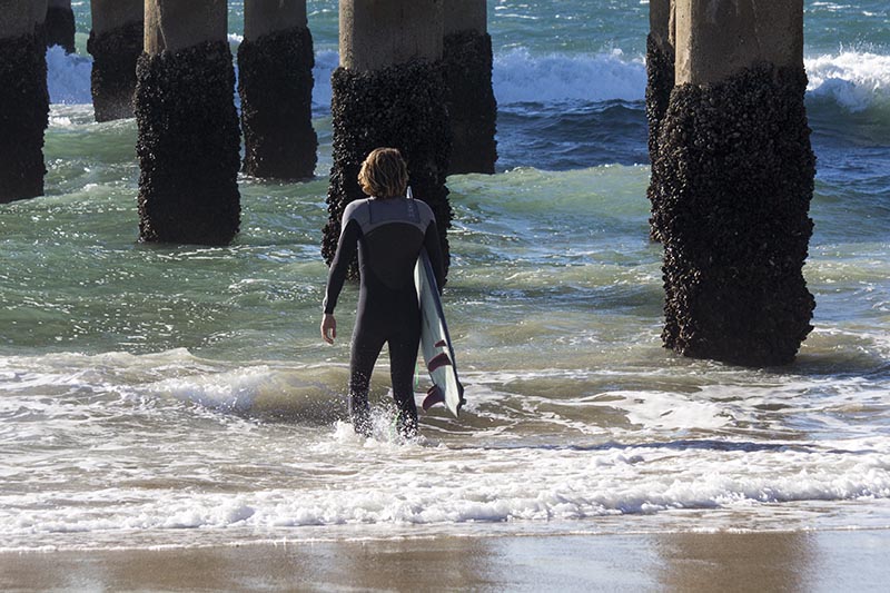 mb-wading-christmas-surf-pier