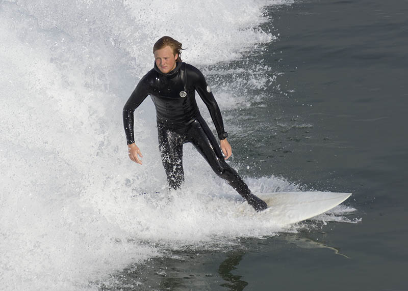 hermosa-surfer-wave-sat-jan