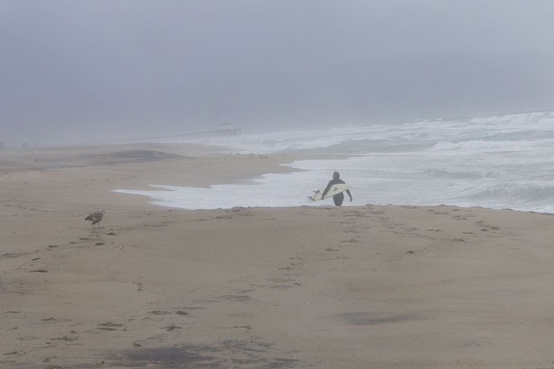 rainy-departure-el-porto-surfer-jan