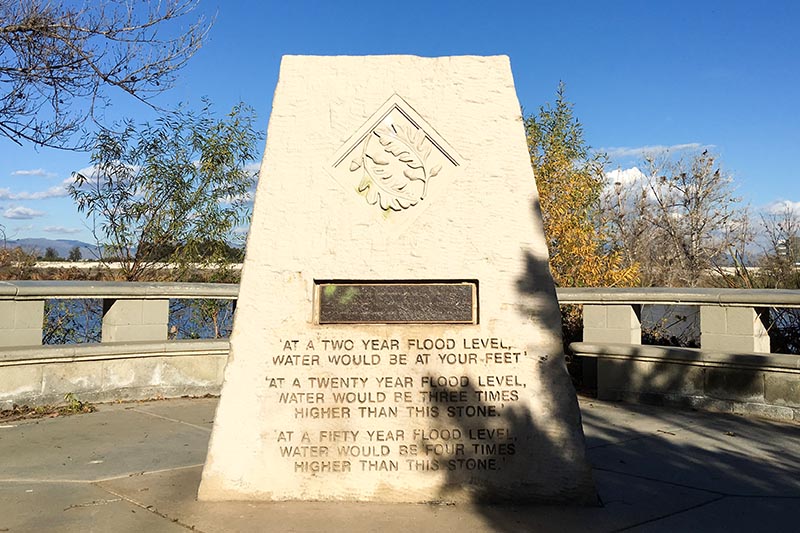 valley-flood-warning-sign-after-jan-rain