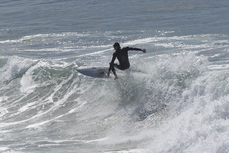 hermosa-surfer-sunny-sat-morning-feb